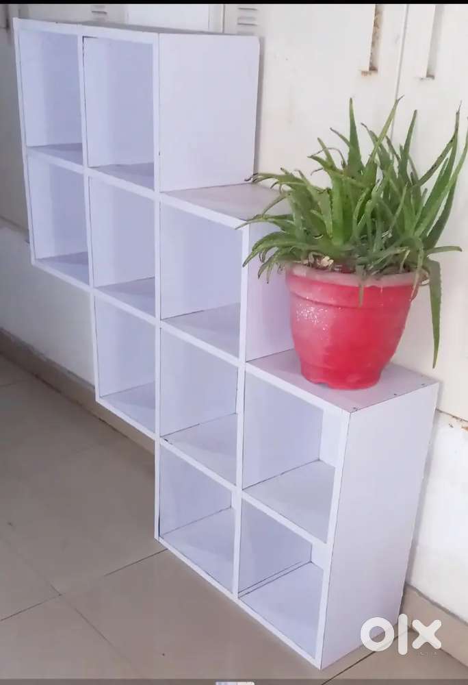 Wall hanging showcase