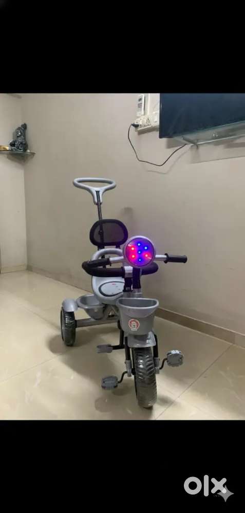 1.5 year old used tricyclewith handle