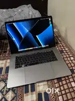 15 inch touchbar macbook pro i7 , 16gb/512gb ssd amd 560 4gb graphics