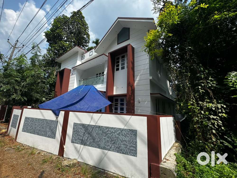 Kottayam puthupally 4bed rooms new house