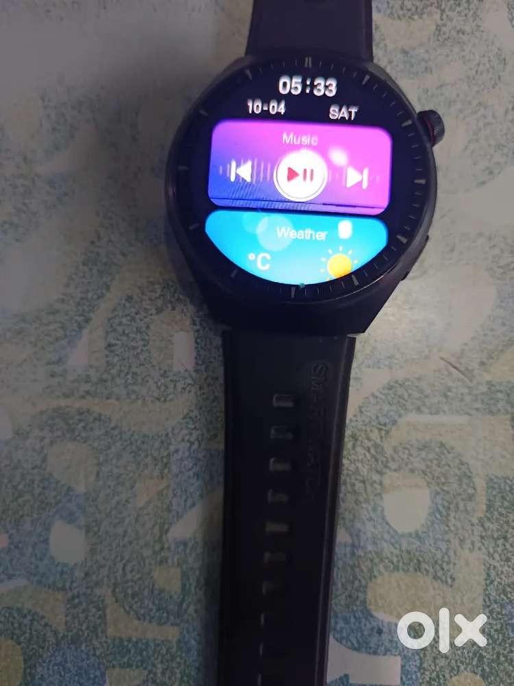 Smartch watch 1000 rs price 2 month old