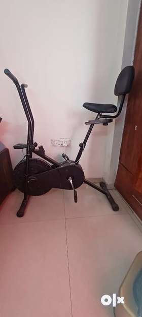 RPM Fitness RPM1001 Airbike with Back Seat Upright. in good condition. adjustable hight. display for...