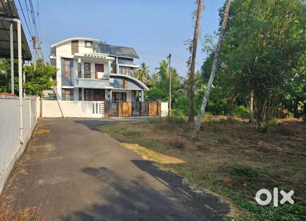 7 CENT NORTH - EAST FACING - PLOT - PODIKUNDU - KANNUR TOWN - 7 LAKH