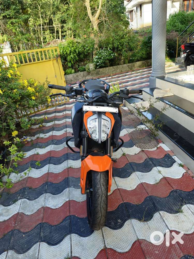 KTM DUKE 250 BS6 2023 MODEL