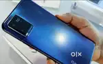 Y21 4g hai (4/64) fast charger hai sath me( disply me water bhr gya th
