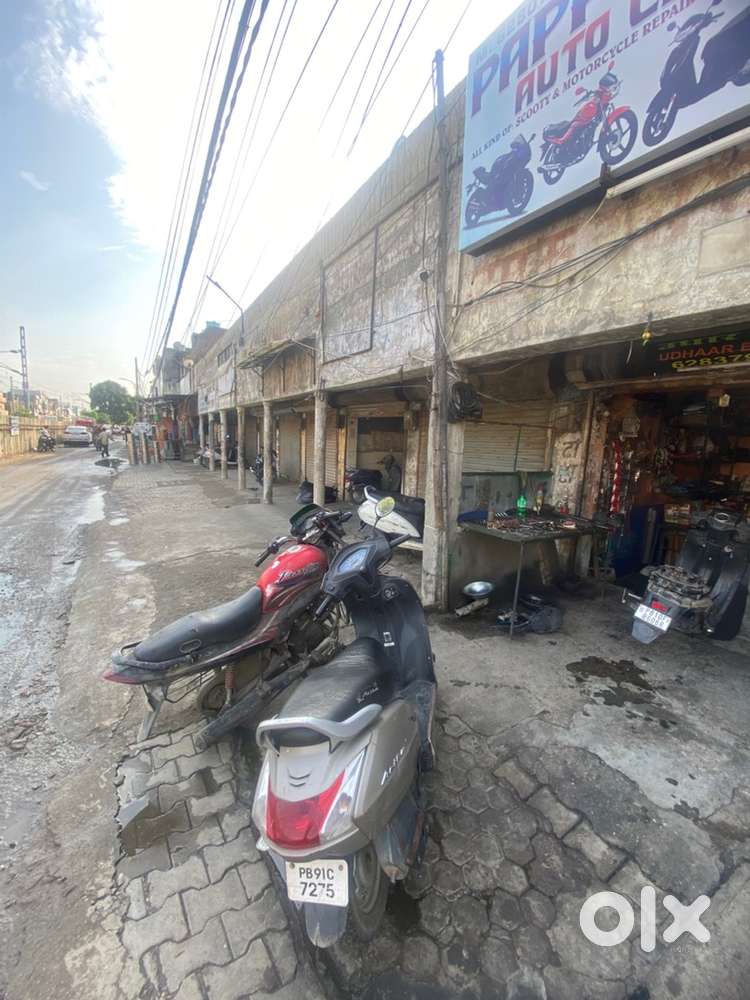 6 shops for rent in market