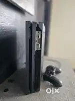 Selling mint condition ps4 pro 1tb storage with one joystick