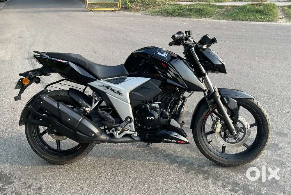 Tvs Apache rtr 160 4v ( showroom condition)