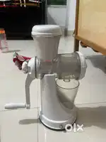 Manual juicer