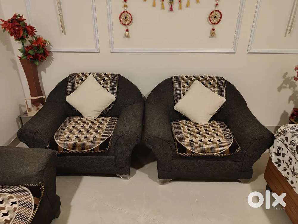 Urgent- 5 seater sofa for sale - 8500rs