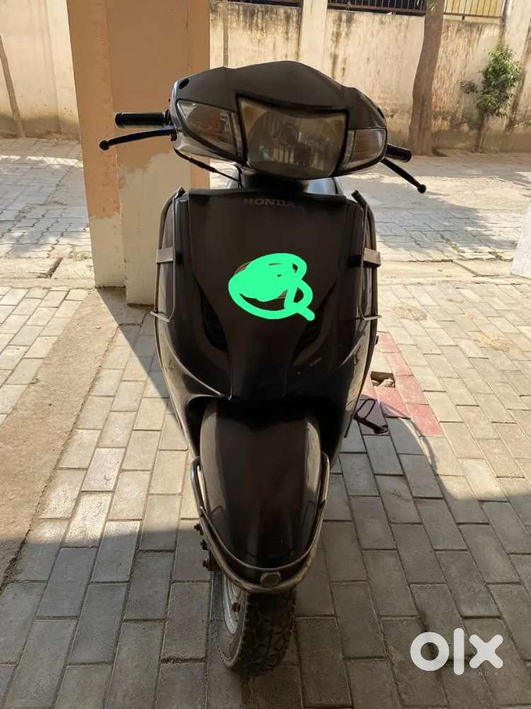 Activa Scooty ( Black )
