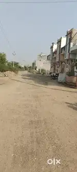 शानदार रोड पर घनी आबादी क्षेत्र में प्लॉट तुरंत मकान बनाने की सुविधा