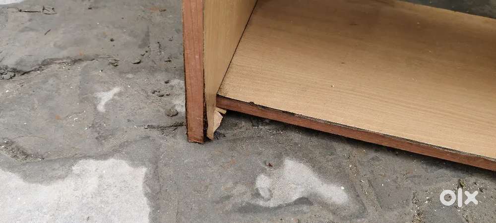 COMPUTER TABLE