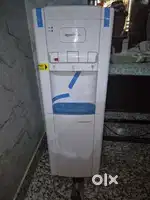 Water dispensor just 8 month old