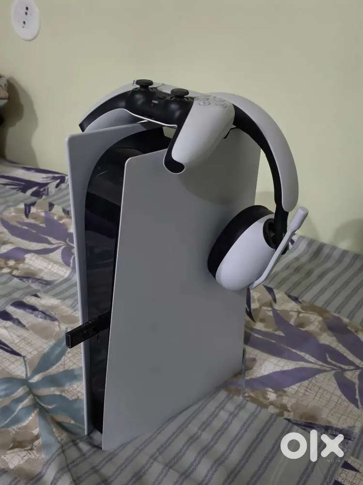Sony PS5 Digital Edition + INZONE H7

Headset Excellent Condition