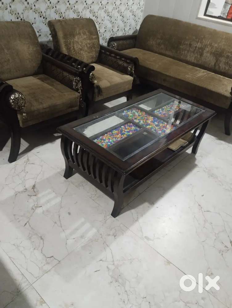 5 seater sofa set with center table