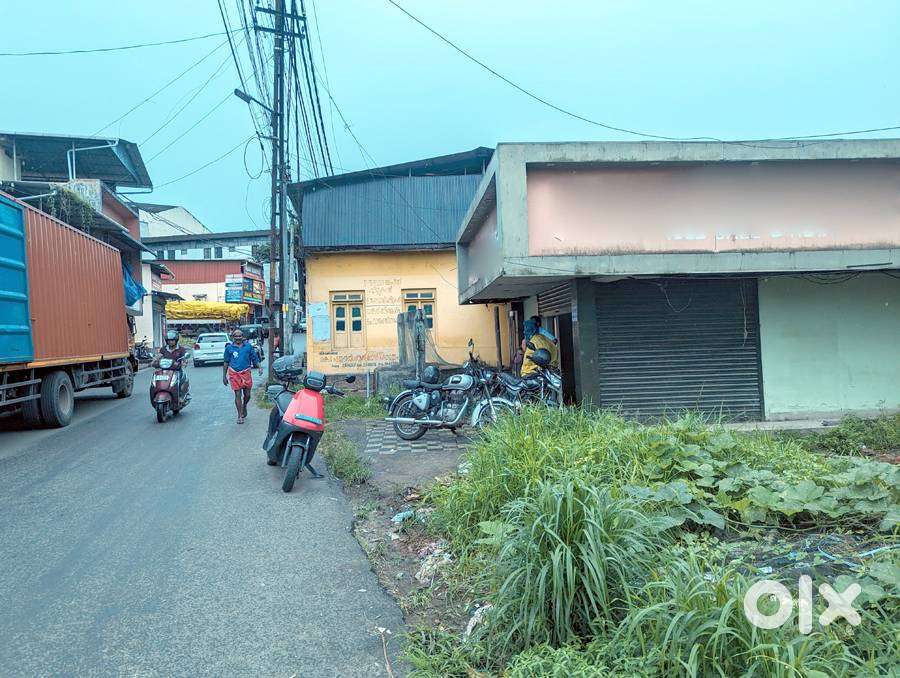 Show room cum Godown in Kottayam Market 2000 sq feet Rs 30/sq feet