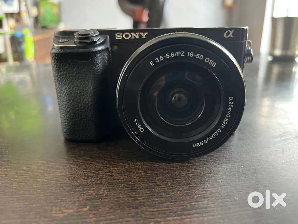Sony a6400 with 16-50mm Kit Lens-Perfect for Vlogging/Photography