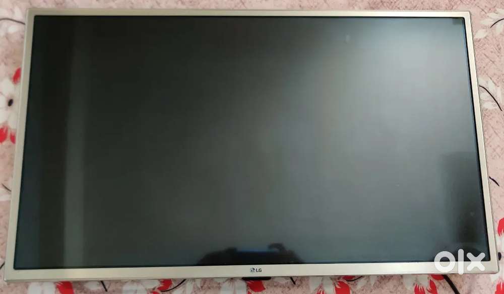 LED {LG} Tv (32*) in Black Colour