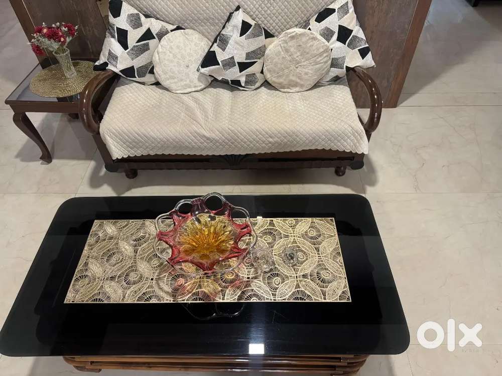 Sofa set 5 seater with center tabel 2 sets