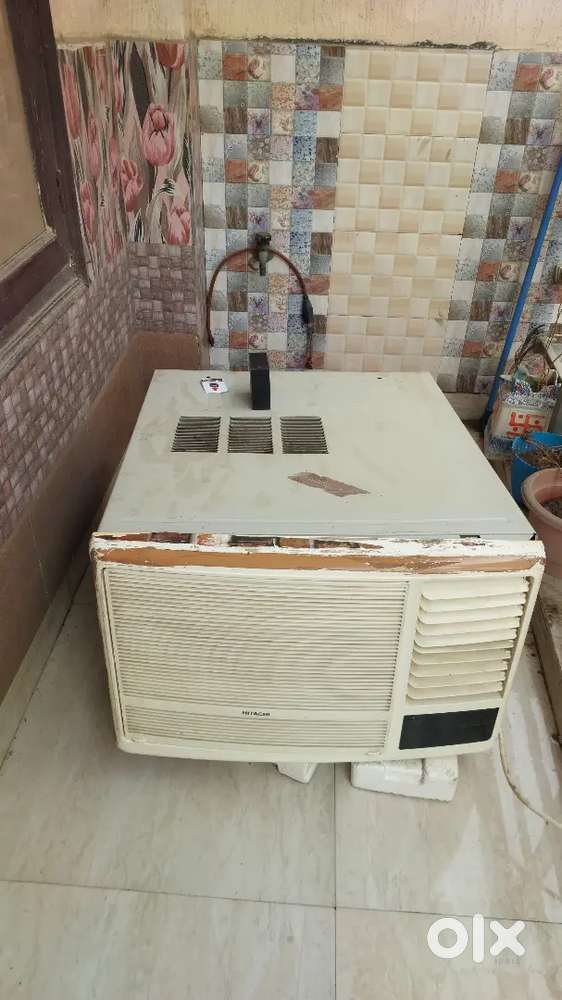 Hitachi
1.5 Ton *5 Star Window AC - White