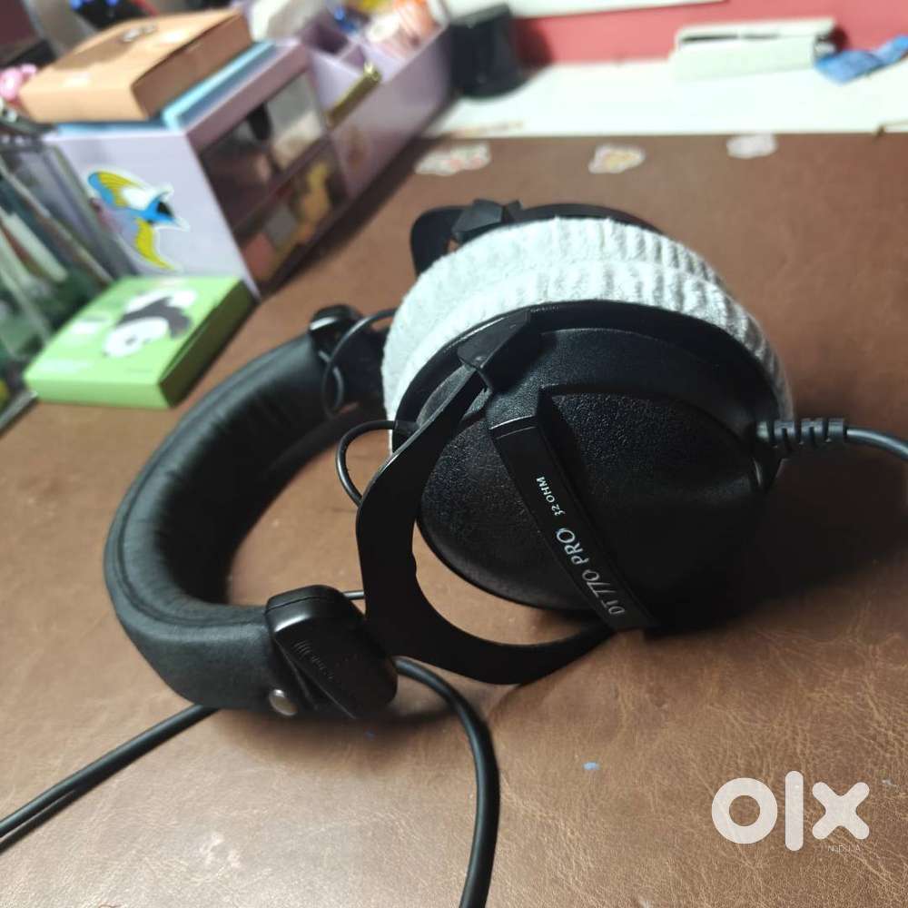 Beyerdynamic DT 770 Pro - 32 Ohms, with fresh soft earcups.
