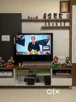 LG 42” scarlet Dolby TV