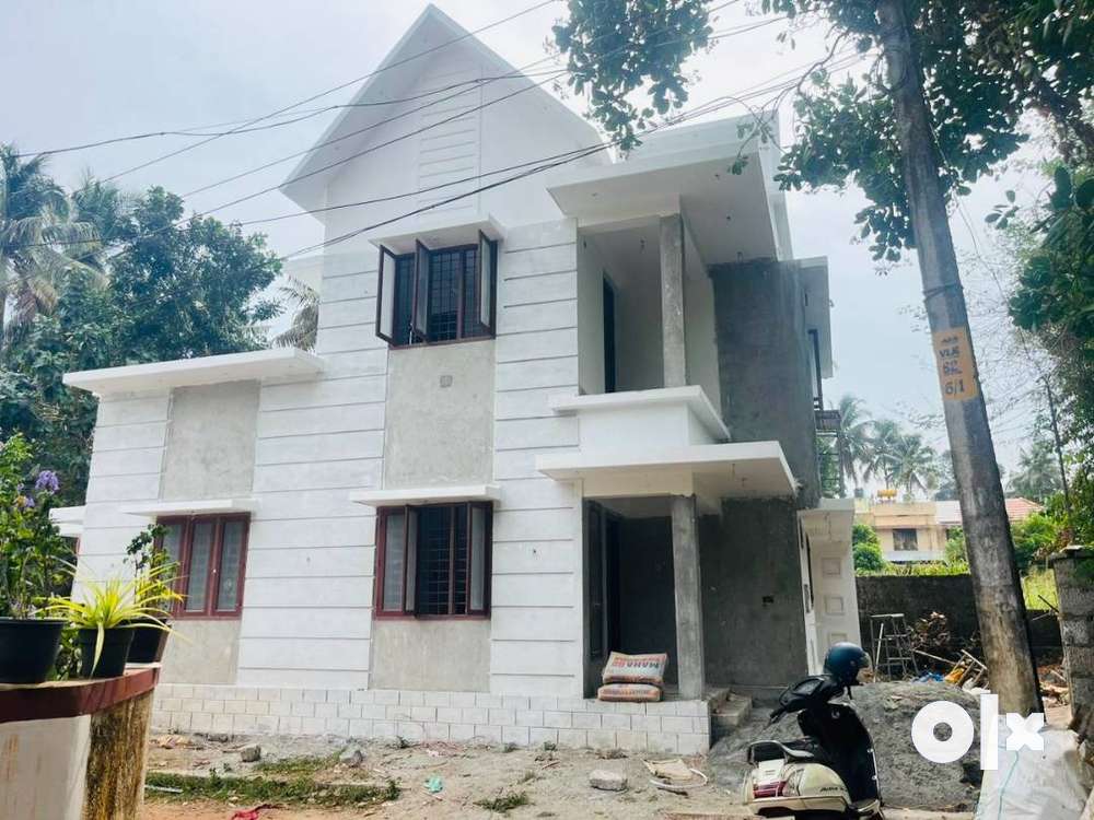 Villa1215SqFt 4cent /3bhk 48 lakh Veluthur Thrissur