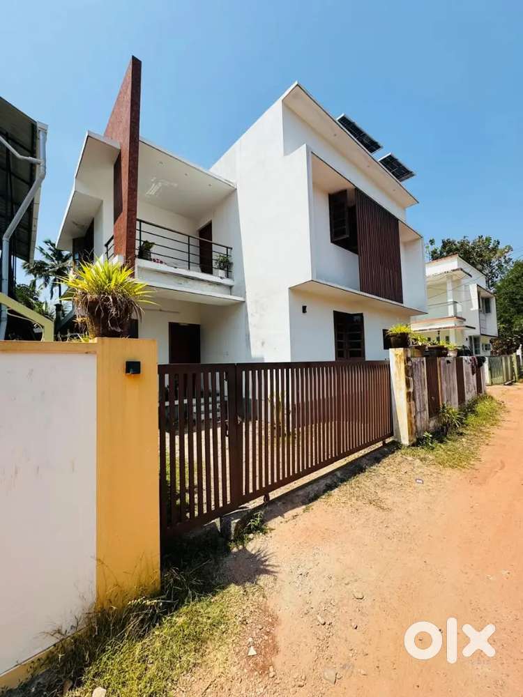 Ladies PG with food, keezhmadu near Rajagiri hospital, aluva