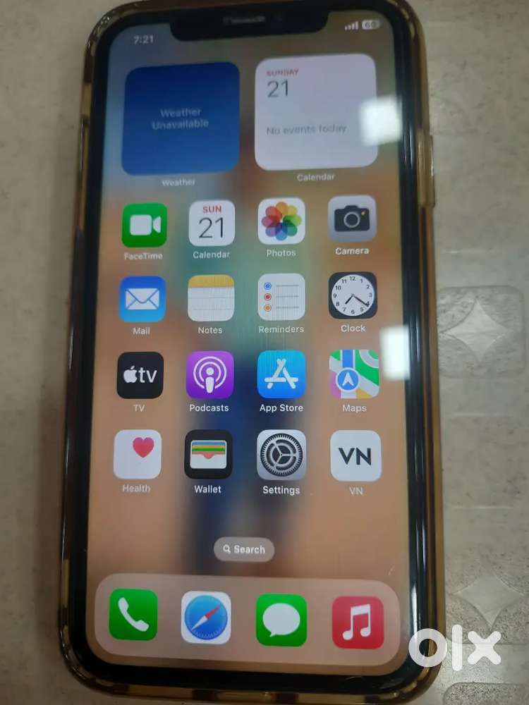 I phone 11 white 64,gb, 128