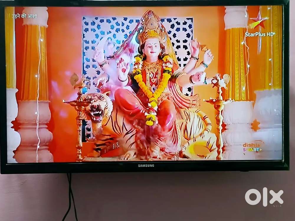 Samsung 32 led with remote and table stand only 1 year old