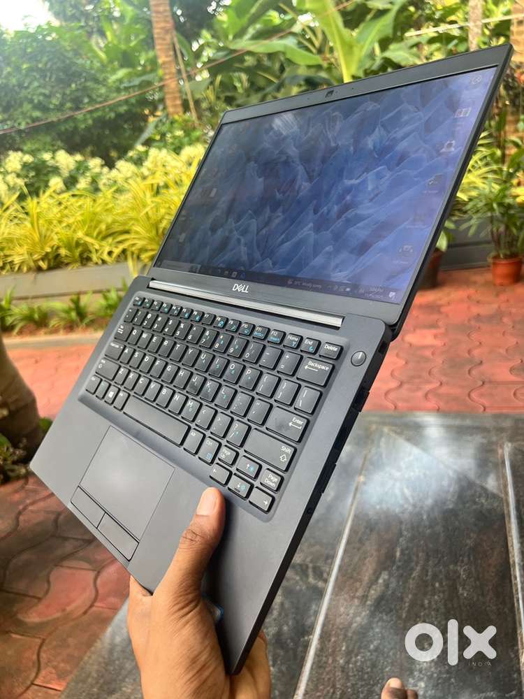 Dell latitude 7390 Touch Screen i5 8th 8gb ram 256gb ssd