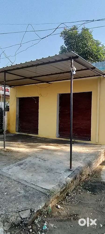 House with 2 shops on main road Gurdaspur to kalanour.