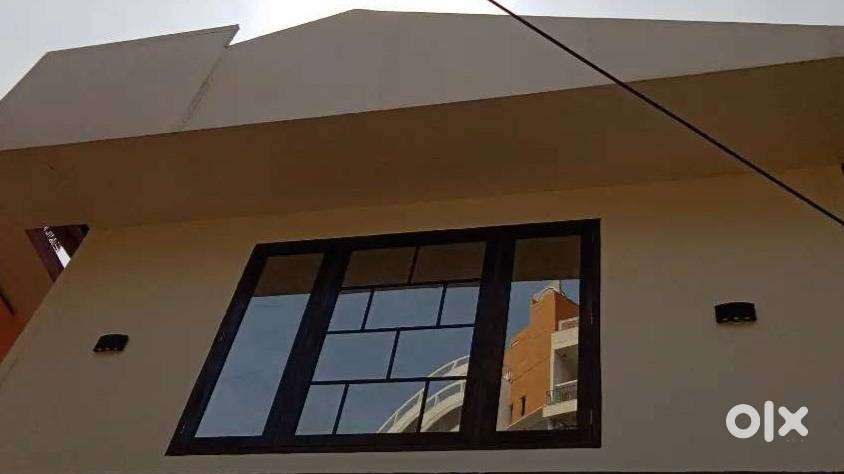 Charming Two-Bedroom Flat with Scenic Pond View!