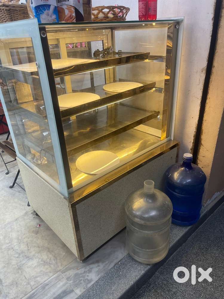 Pasteries and cake cooling fridge