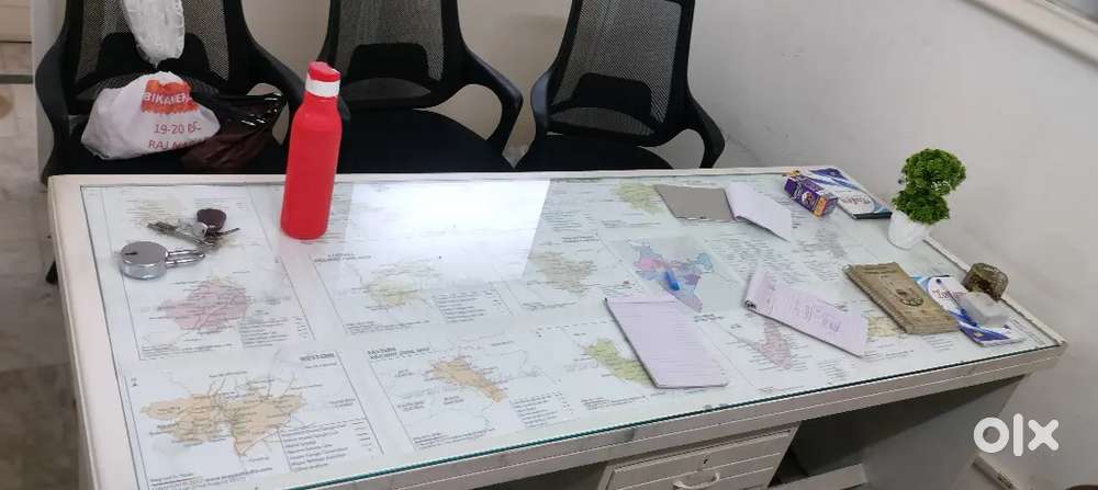 3 Room furnished office with acc. & store ,kitchen, 2 side open