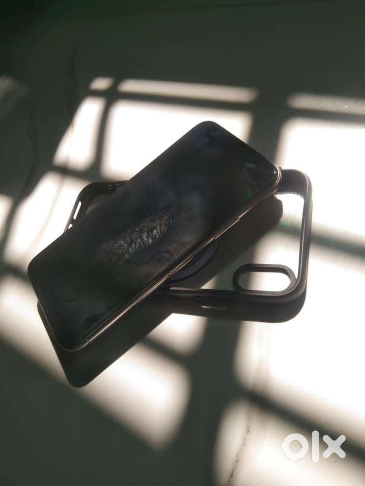 iPhone X 3(256) good condition without any scratch only display change