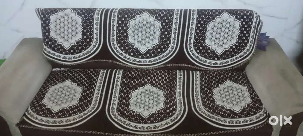 5 person sitting sofa with cover