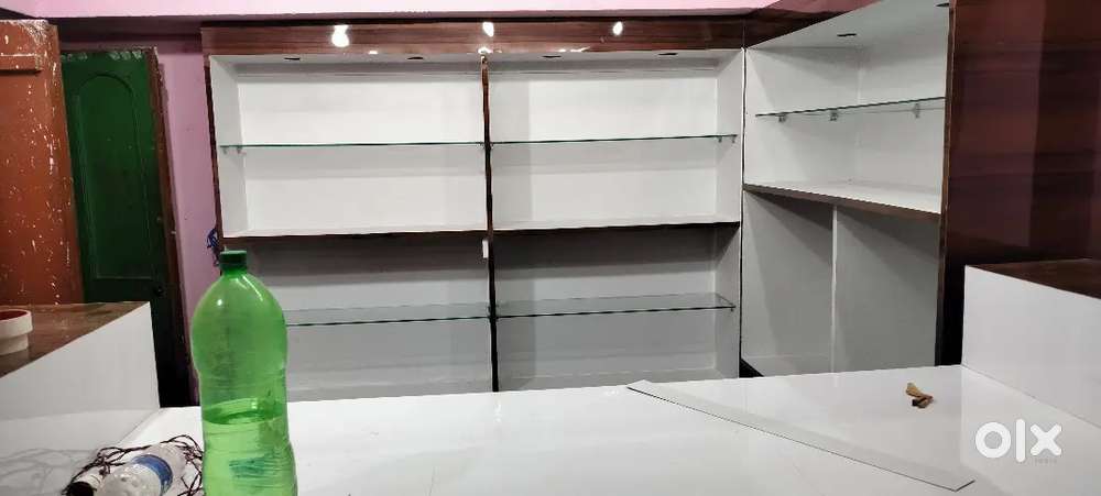 দোকানের কাচের আলমারি টেবিল সব বিক্রি আছে