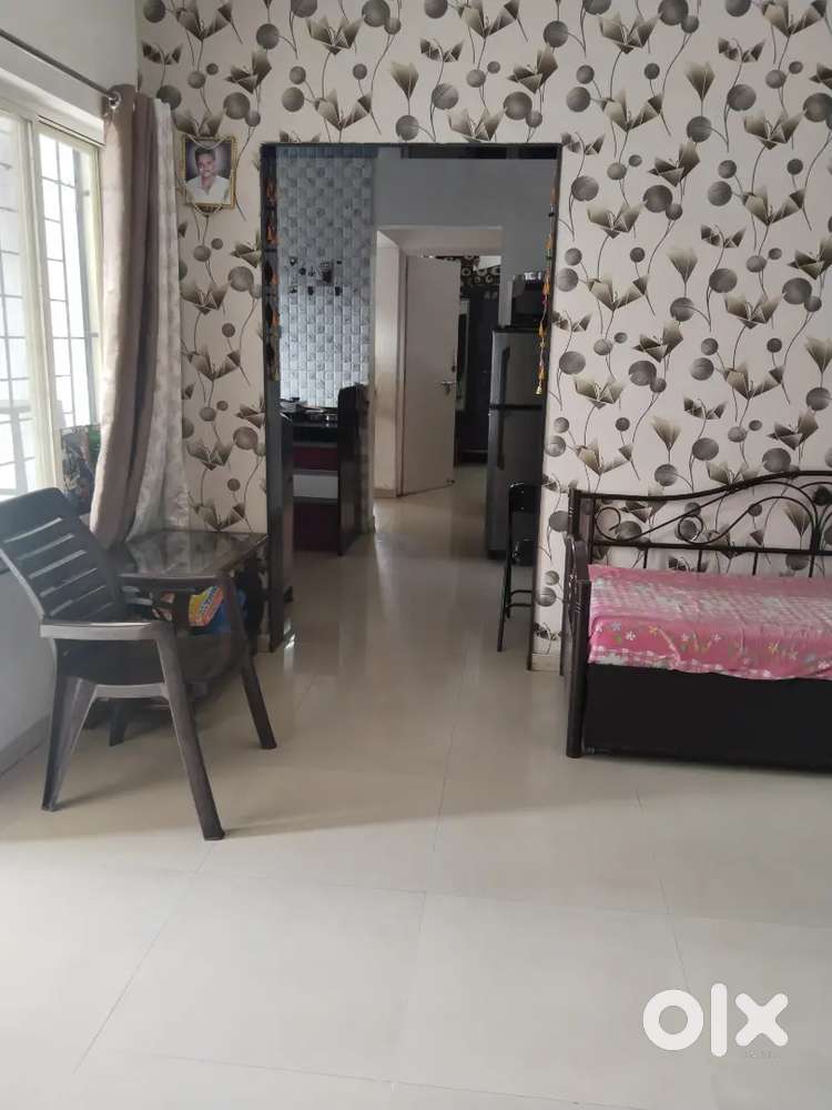 2 BHK Flat on Rent Nr PGKM School