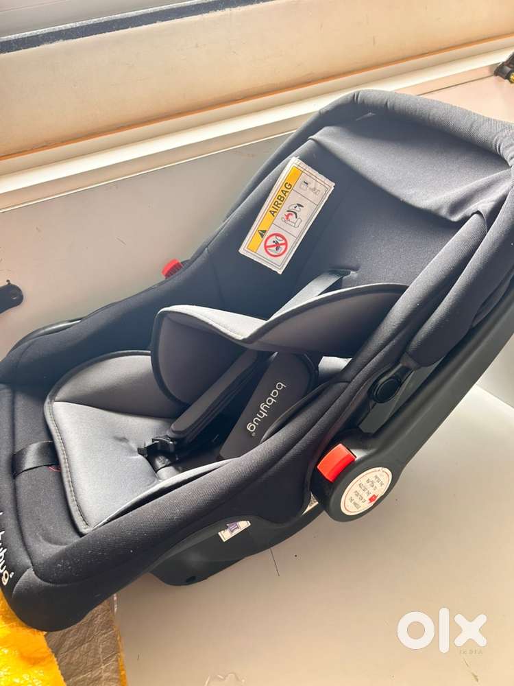 Baby car seater