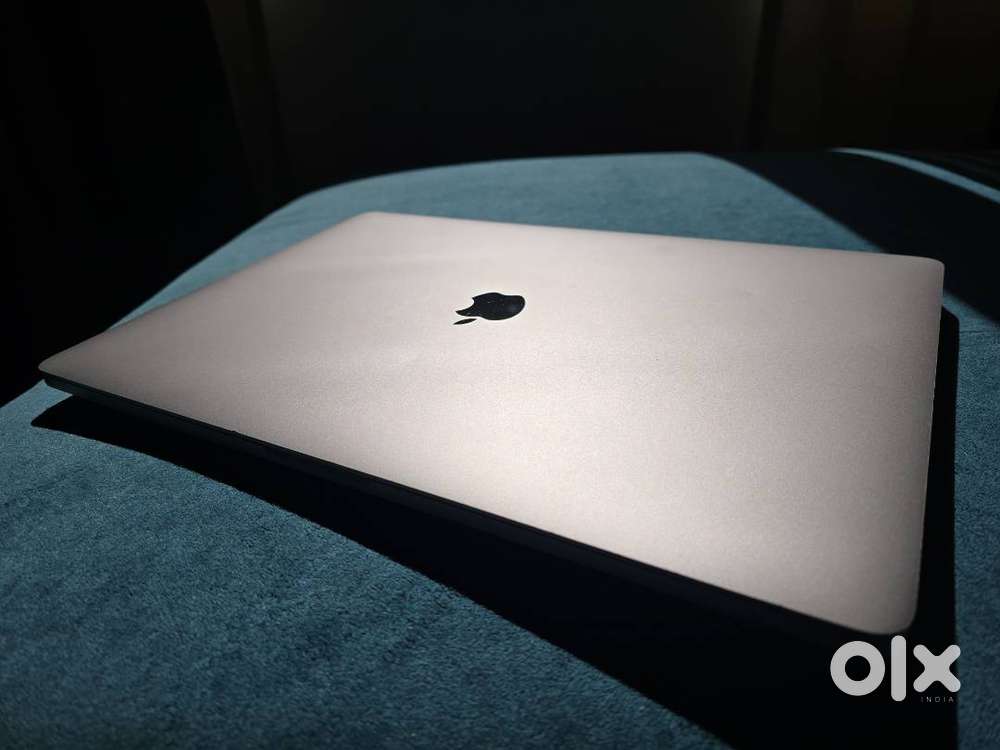 Macbook Pro 16-inch i7 16/512