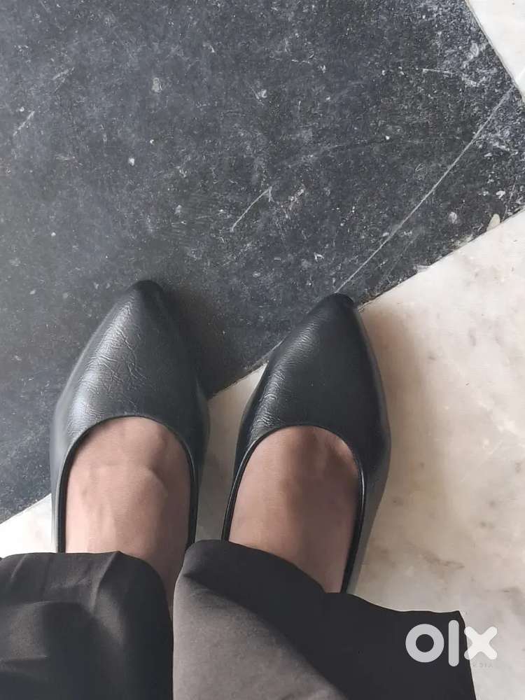 Black heels ( Price is negotiable)