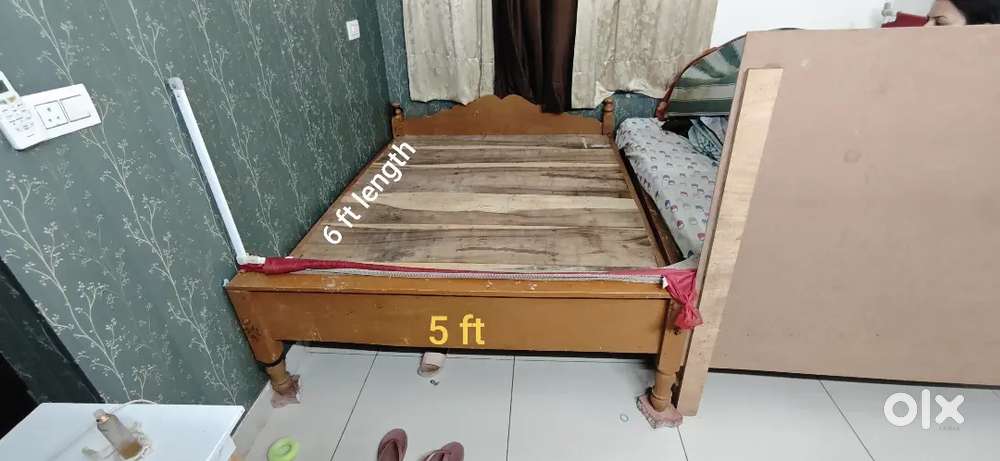 Double bed queen size