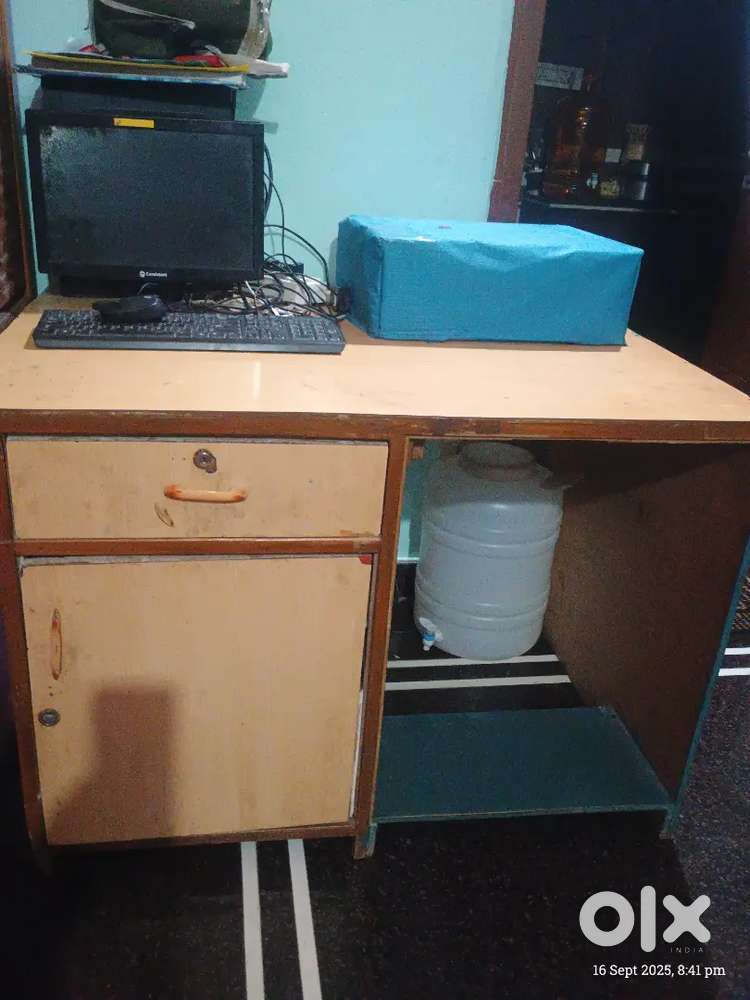 Computer table