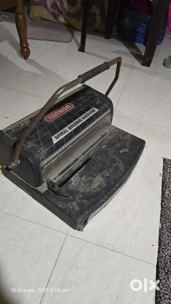 Spiral binding machine
