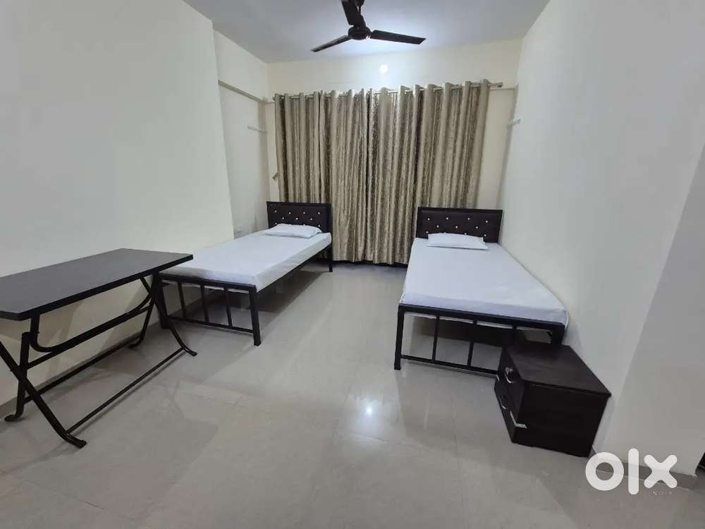 In CHEMBUR Premium PG near main market, furnished rooms, no brokerage