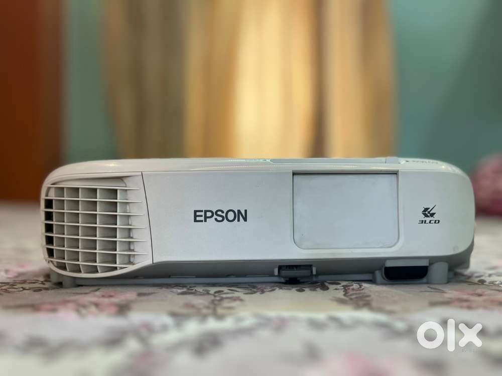 EB-108 Bright XGA projector