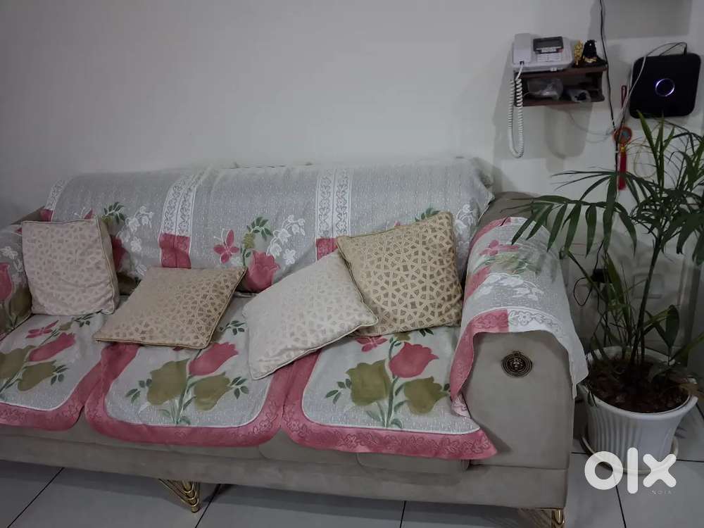 Office Manager as well as telecaller required for real Estate (female)