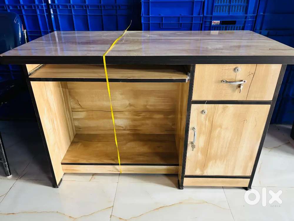 office brand new table